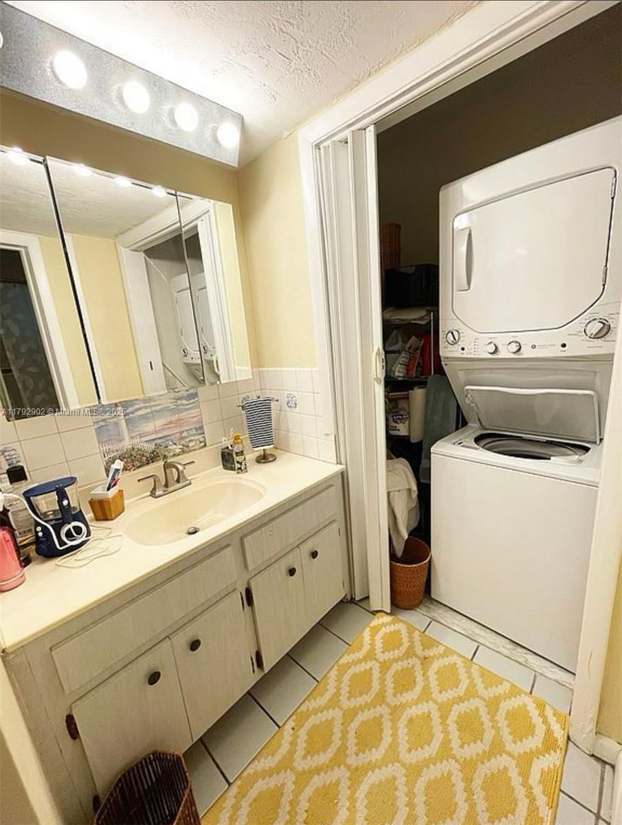 Real estate property located at 3161 Day Ave, Miami-dade, Biscayne Realty Cos, Miami, FL