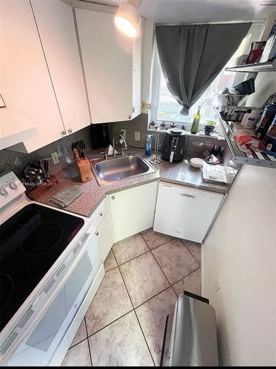 Real estate property located at 3161 Day Ave, Miami-dade, Biscayne Realty Cos, Miami, FL