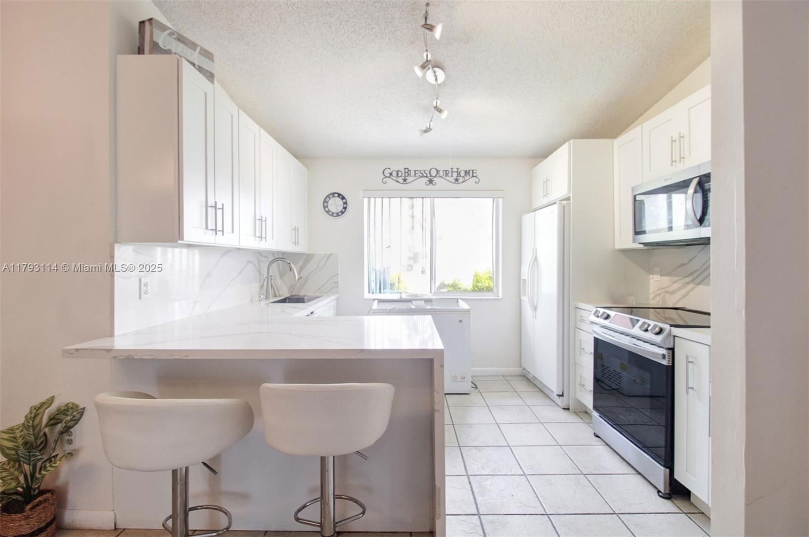 Real estate property located at 8023 Lake Dr #201, Miami-dade, Doral Court Condo, Doral, FL