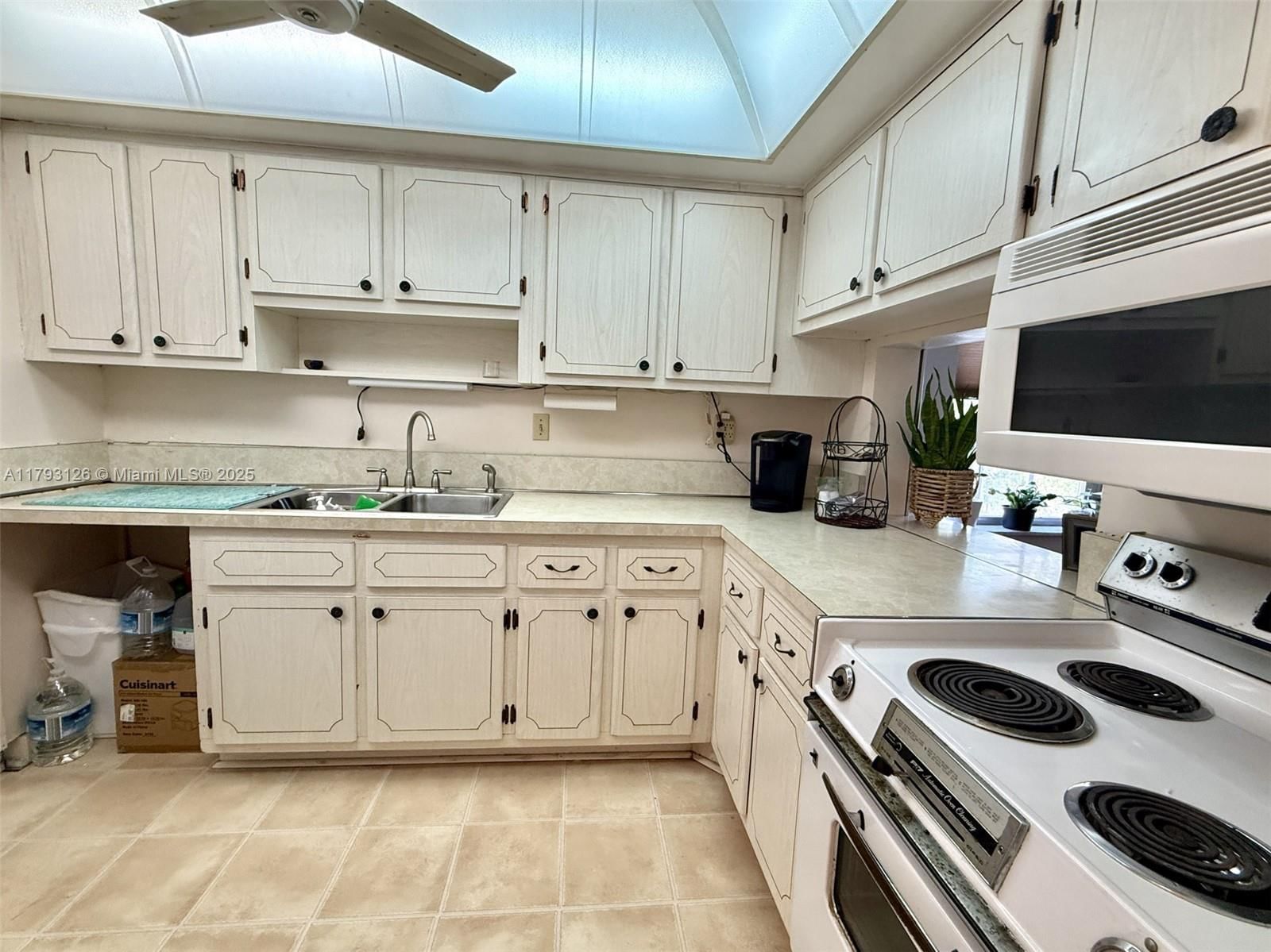 Real estate property located at 2301 14th St Cswy #201E, Broward, Coach House East, Pompano Beach, FL
