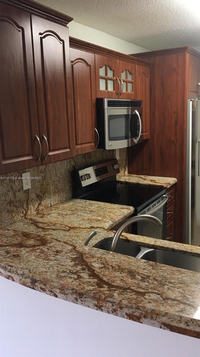 Real estate property located at 1140 125th Pl #205, Miami-dade, Villa Real Condo No 6, Miami, FL