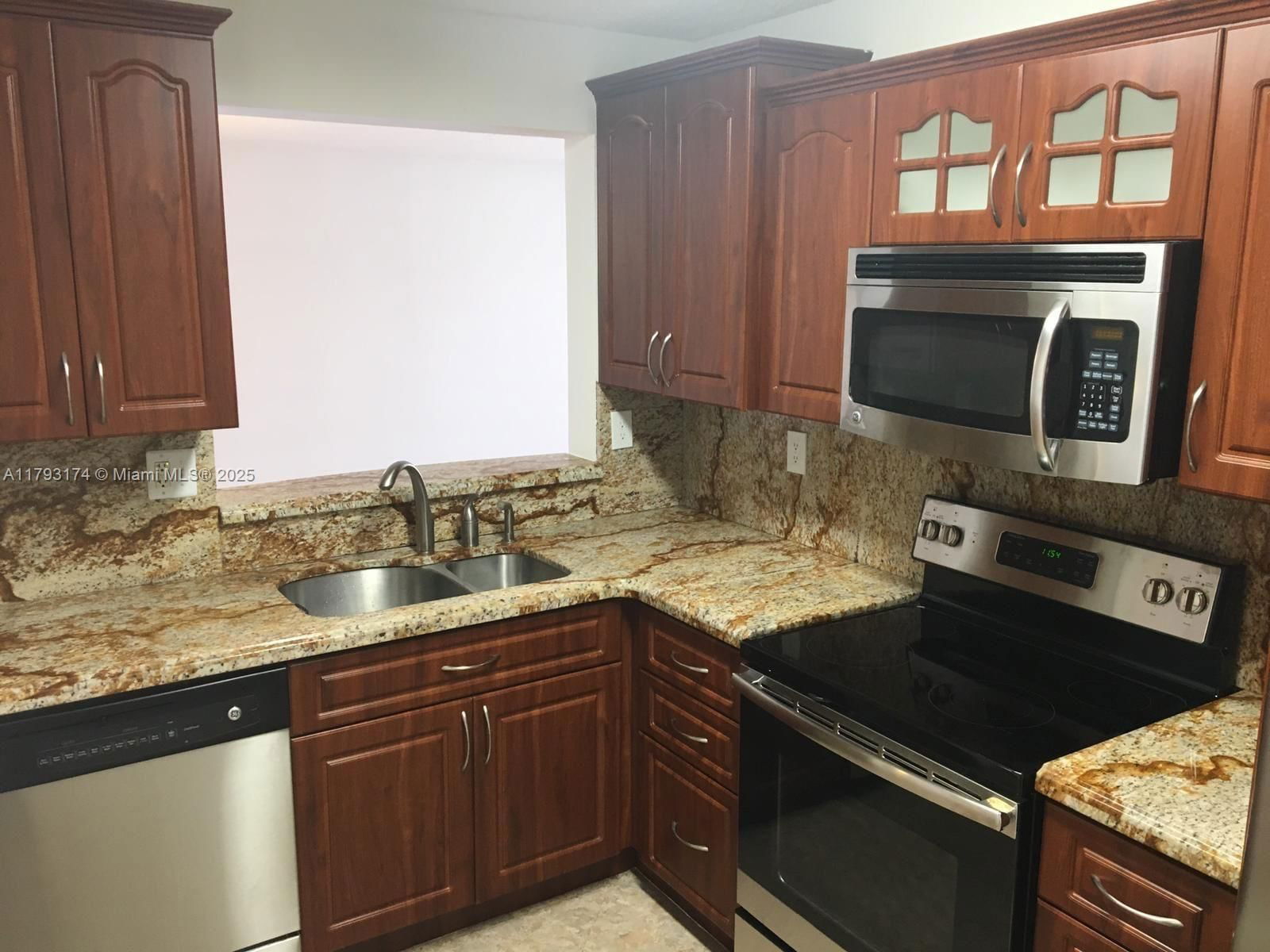 Real estate property located at 1140 125th Pl #205, Miami-dade, Villa Real Condo No 6, Miami, FL