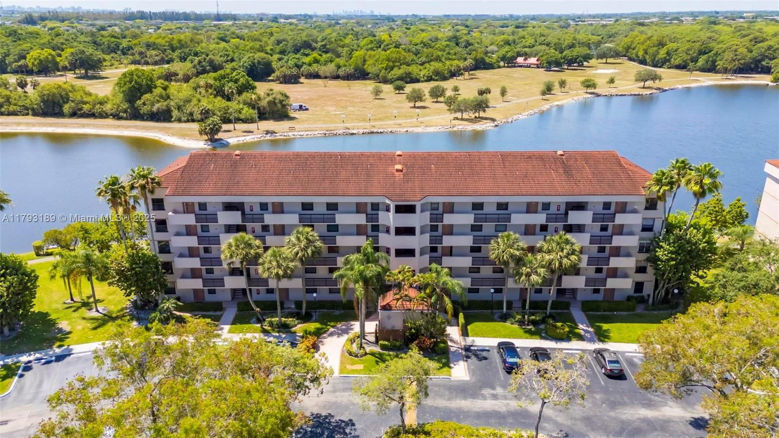 Real estate property located at 2767 Carambola Cir S #506, Broward, Applewood Village Ii-e Co, Coconut Creek, FL