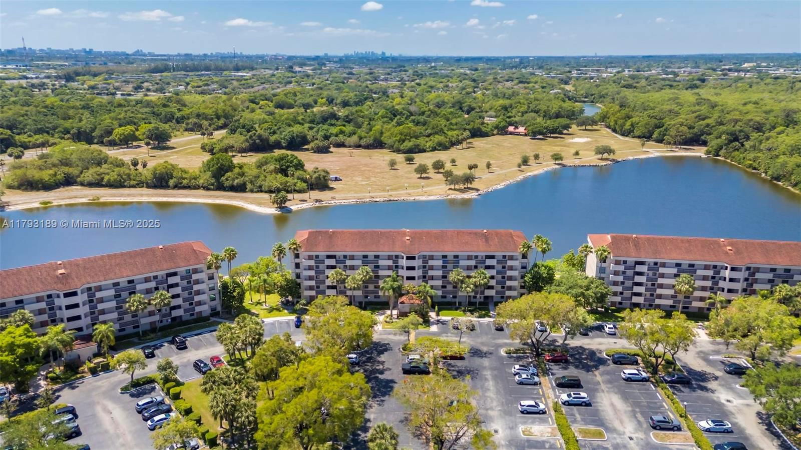 Real estate property located at 2767 Carambola Cir S #506, Broward, Applewood Village Ii-e Co, Coconut Creek, FL
