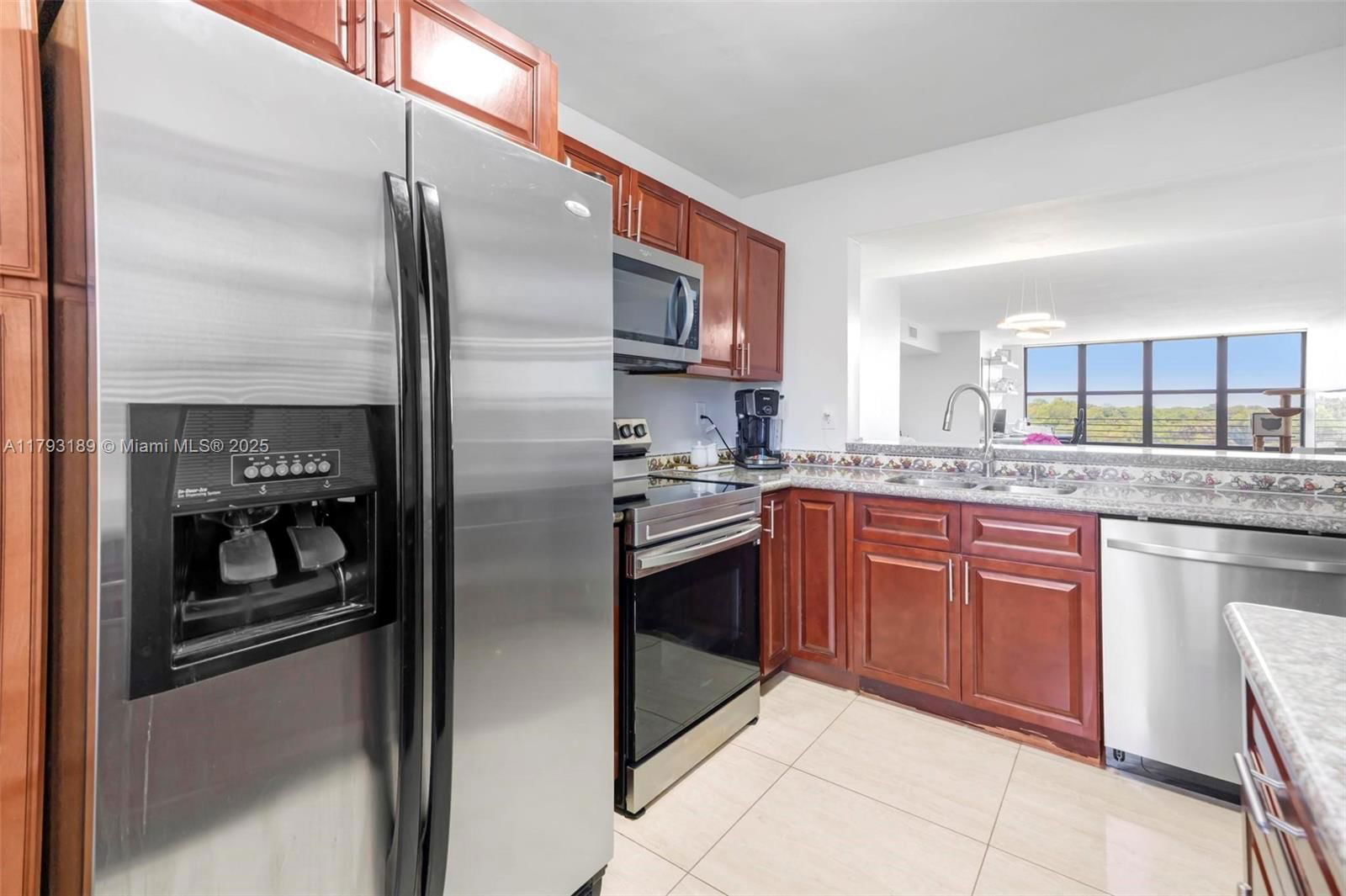 Real estate property located at 2767 Carambola Cir S #506, Broward, Applewood Village Ii-e Co, Coconut Creek, FL