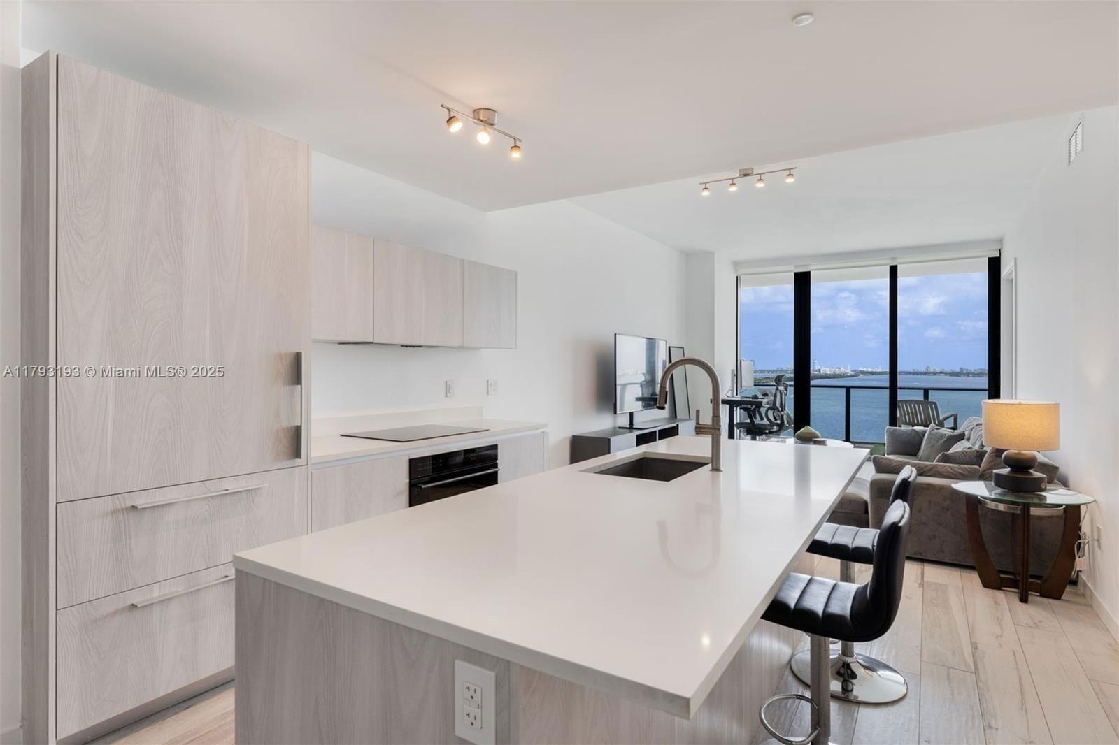 Real estate property located at 480 31st St #1502, Miami-dade, Gran Paraiso Condo, Miami, FL