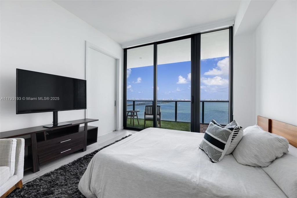 Real estate property located at 480 31st St #1502, Miami-dade, Gran Paraiso Condo, Miami, FL