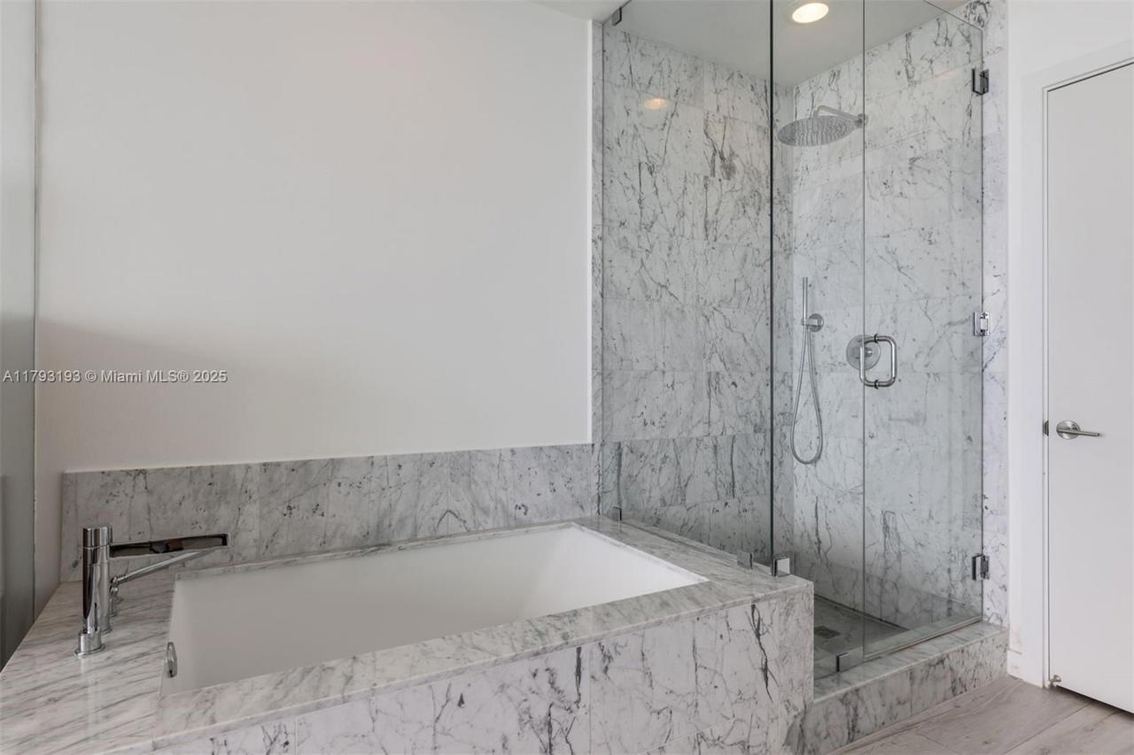 Real estate property located at 480 31st St #1502, Miami-dade, Gran Paraiso Condo, Miami, FL