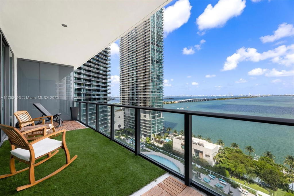 Real estate property located at 480 31st St #1502, Miami-dade, Gran Paraiso Condo, Miami, FL