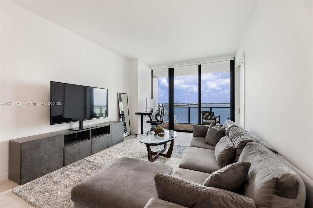Real estate property located at 480 31st St #1502, Miami-dade, Gran Paraiso Condo, Miami, FL