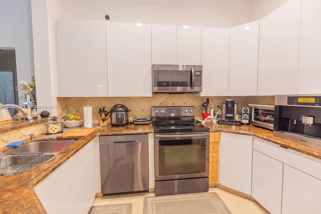 Real estate property located at 1558 Sunset Way, Broward, Sector 2- Parcels 21b 22, Weston, FL