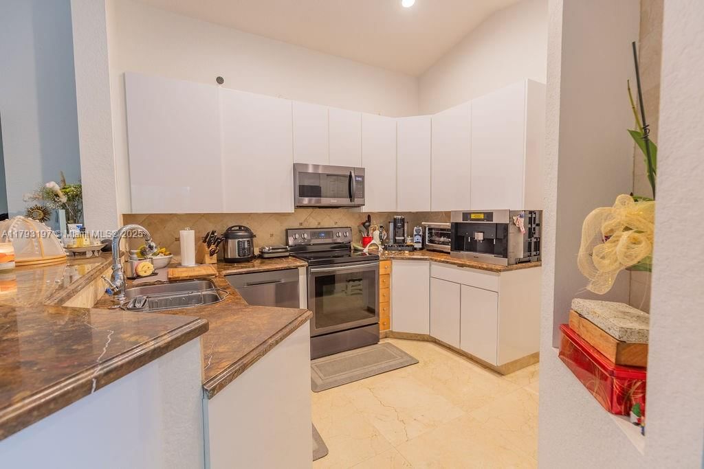 Real estate property located at 1558 Sunset Way, Broward, Sector 2- Parcels 21b 22, Weston, FL