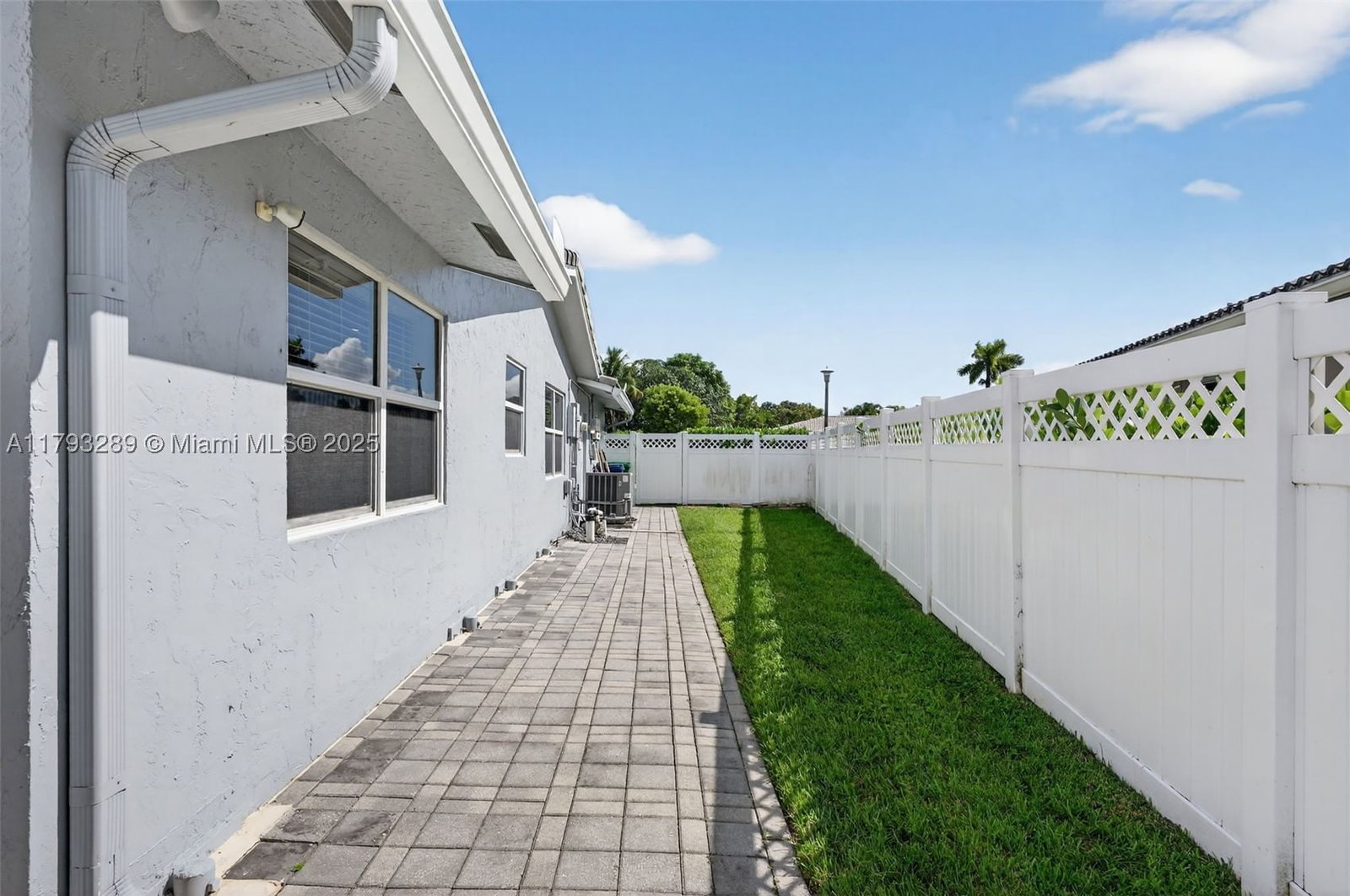Real estate property located at 8588 27th Dr, Broward, Forest Hills, Coral Springs, FL