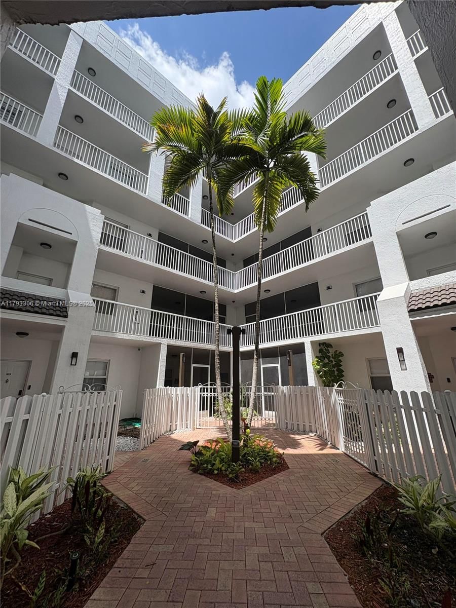 Real estate property located at 10730 66th St #512, Miami-dade, Captiva Condo A, Doral, FL