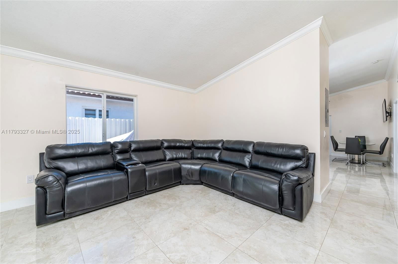 Real estate property located at 6829 26th Ave, Miami-dade, West Palm Gardens 1st Add, Hialeah, FL