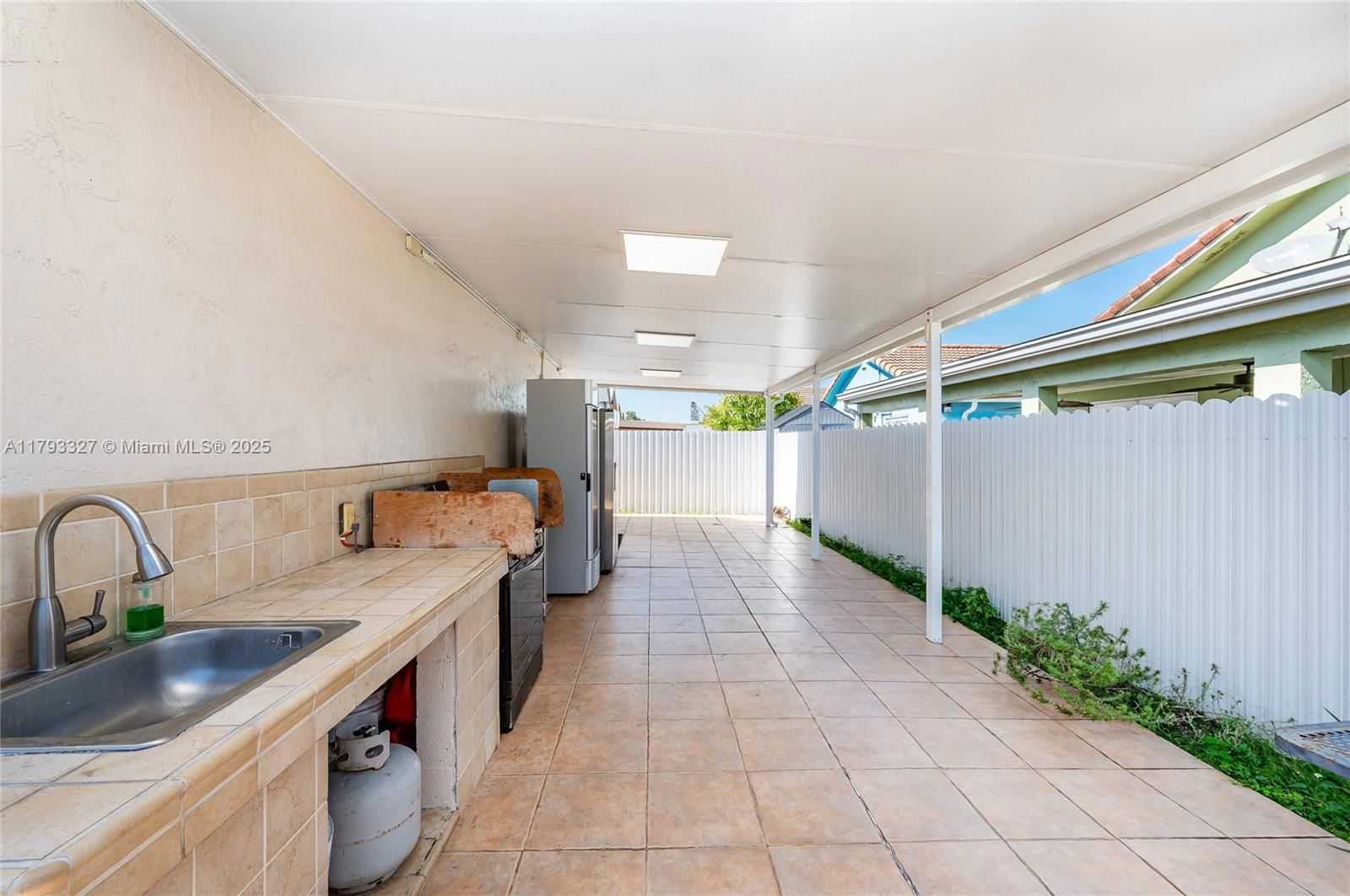 Real estate property located at 6829 26th Ave, Miami-dade, West Palm Gardens 1st Add, Hialeah, FL
