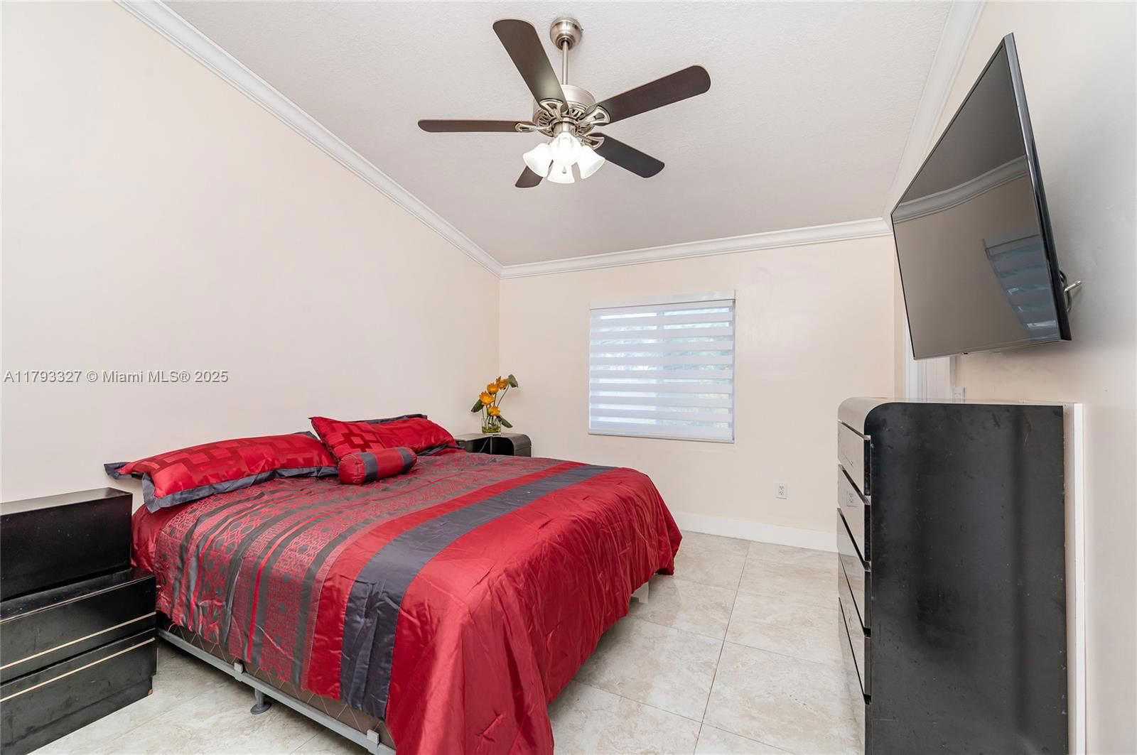Real estate property located at 6829 26th Ave, Miami-dade, West Palm Gardens 1st Add, Hialeah, FL