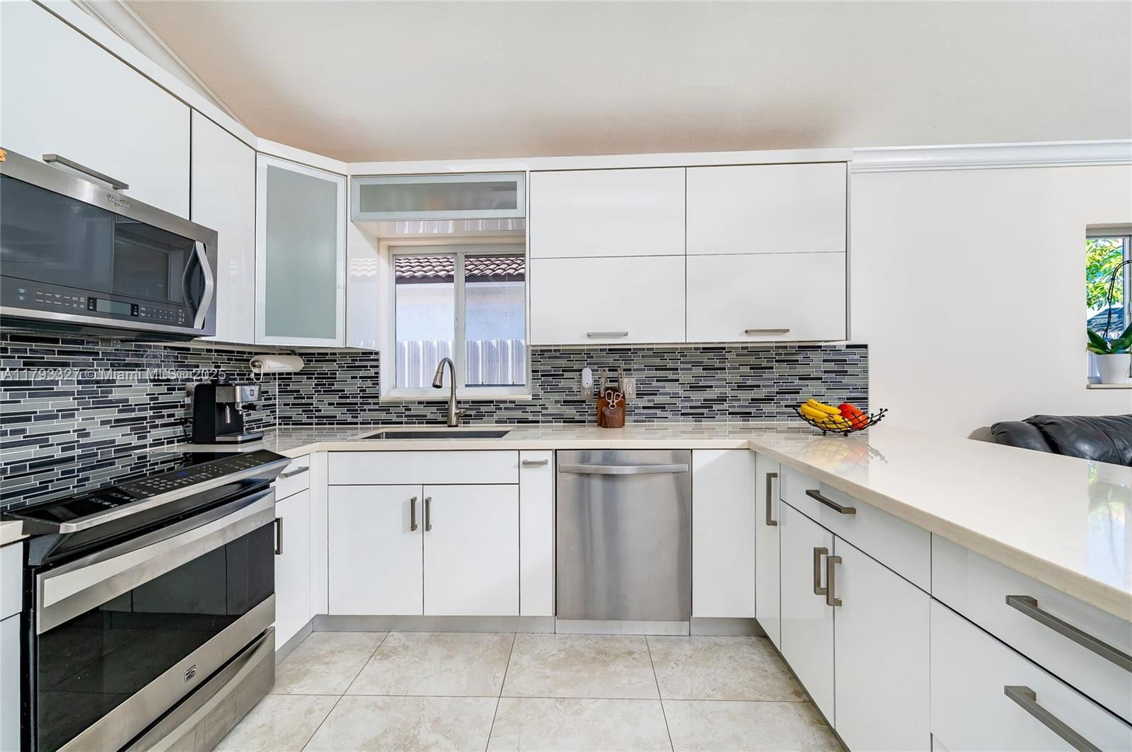 Real estate property located at 6829 26th Ave, Miami-dade, West Palm Gardens 1st Add, Hialeah, FL
