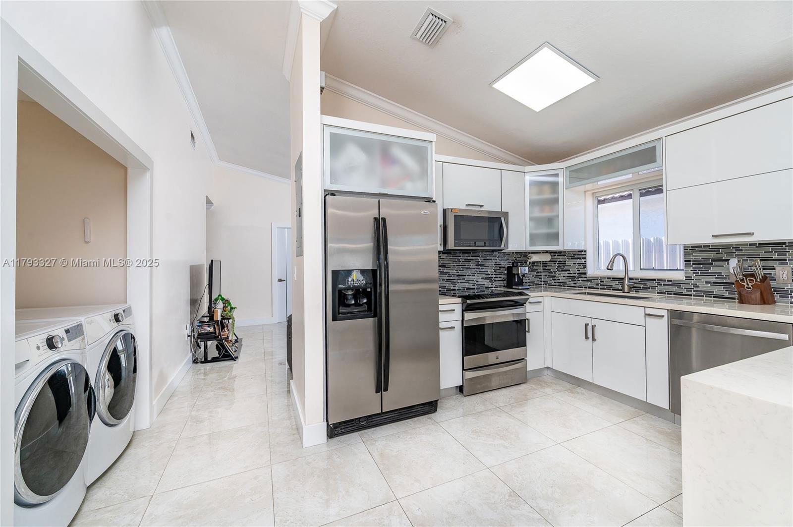 Real estate property located at 6829 26th Ave, Miami-dade, West Palm Gardens 1st Add, Hialeah, FL