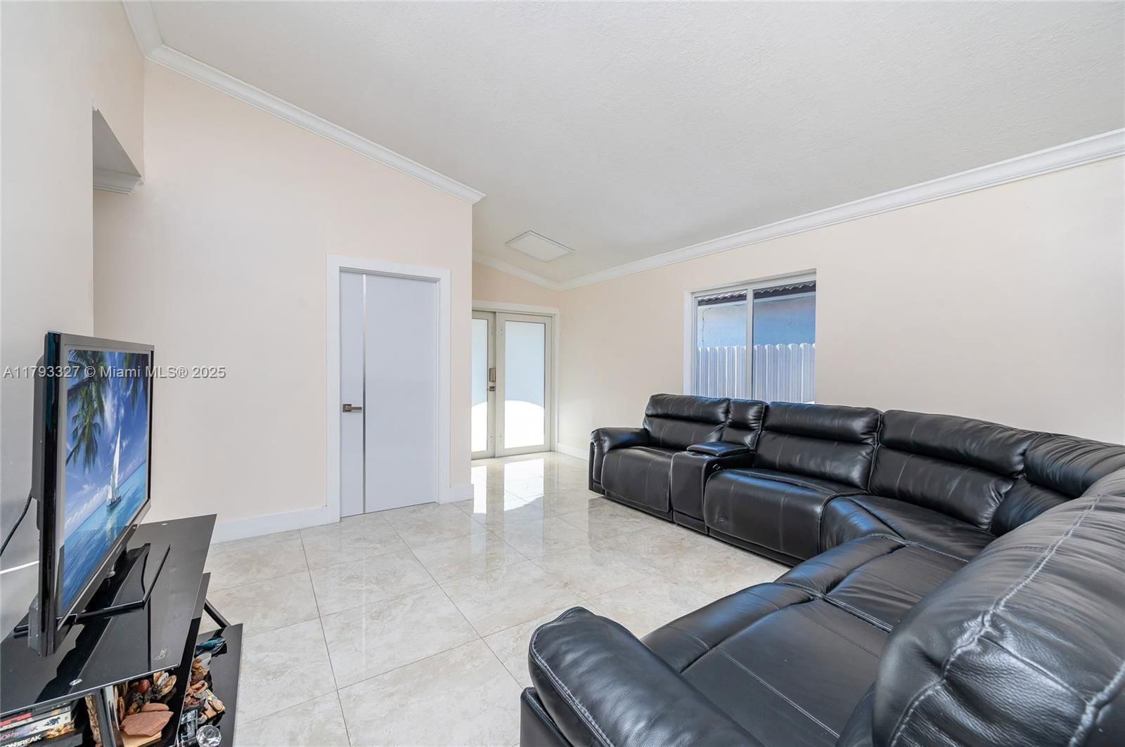 Real estate property located at 6829 26th Ave, Miami-dade, West Palm Gardens 1st Add, Hialeah, FL
