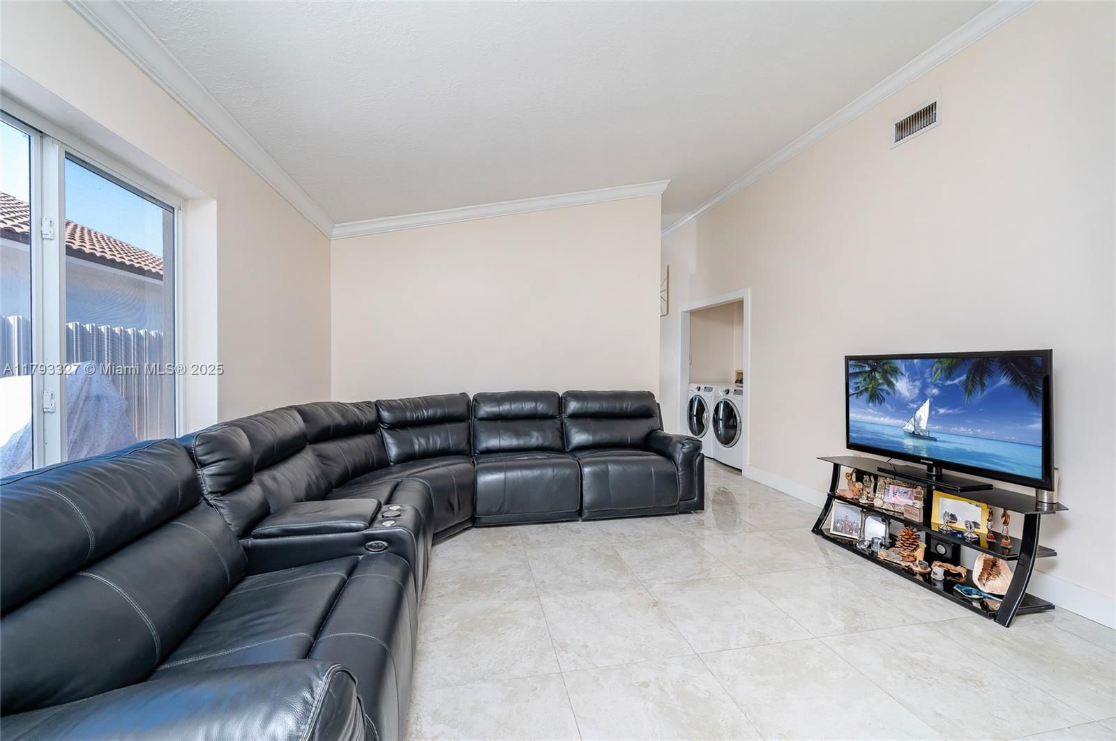 Real estate property located at 6829 26th Ave, Miami-dade, West Palm Gardens 1st Add, Hialeah, FL