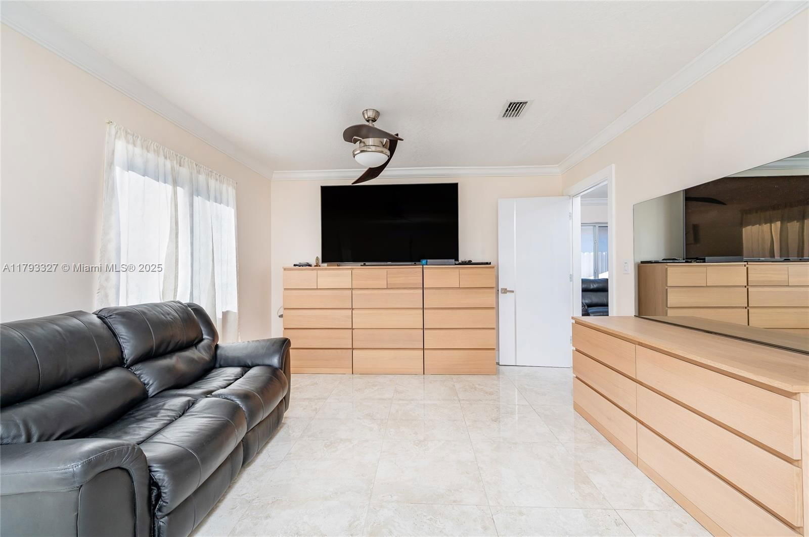 Real estate property located at 6829 26th Ave, Miami-dade, West Palm Gardens 1st Add, Hialeah, FL