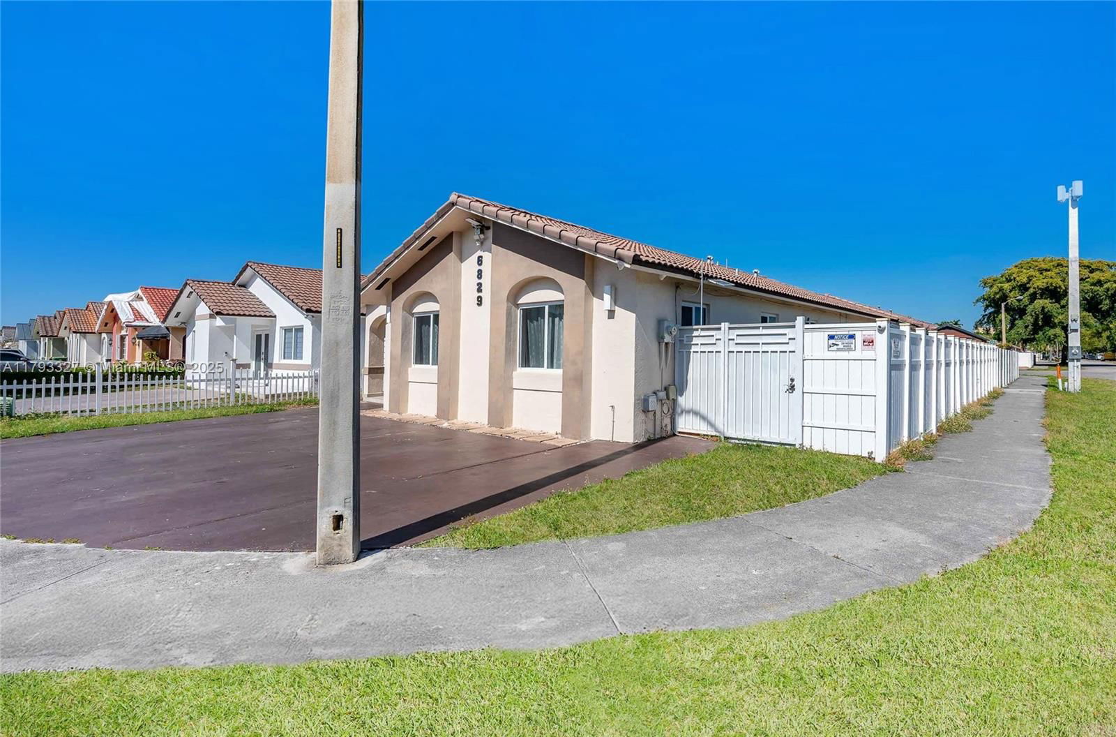 Real estate property located at 6829 26th Ave, Miami-dade, West Palm Gardens 1st Add, Hialeah, FL