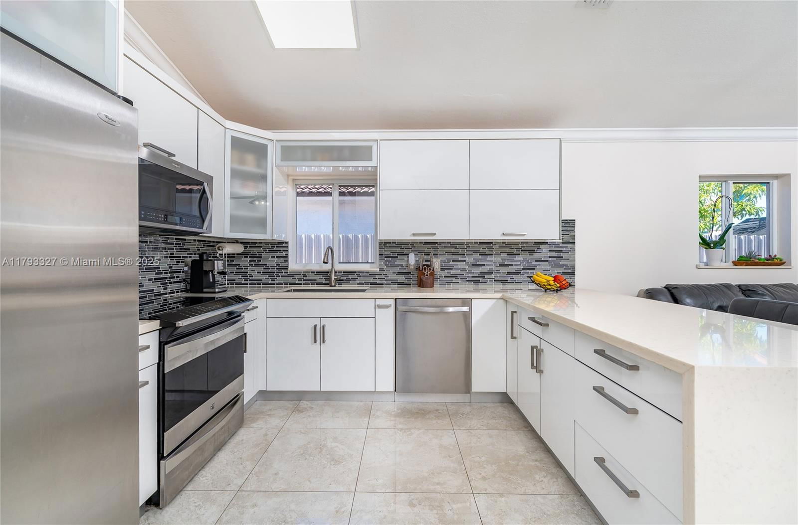 Real estate property located at 6829 26th Ave, Miami-dade, West Palm Gardens 1st Add, Hialeah, FL