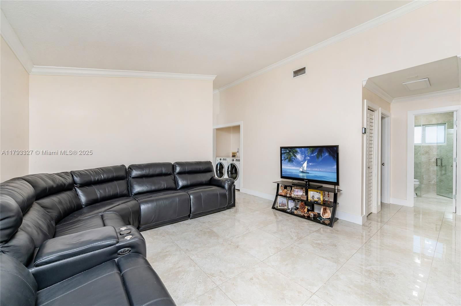 Real estate property located at 6829 26th Ave, Miami-dade, West Palm Gardens 1st Add, Hialeah, FL