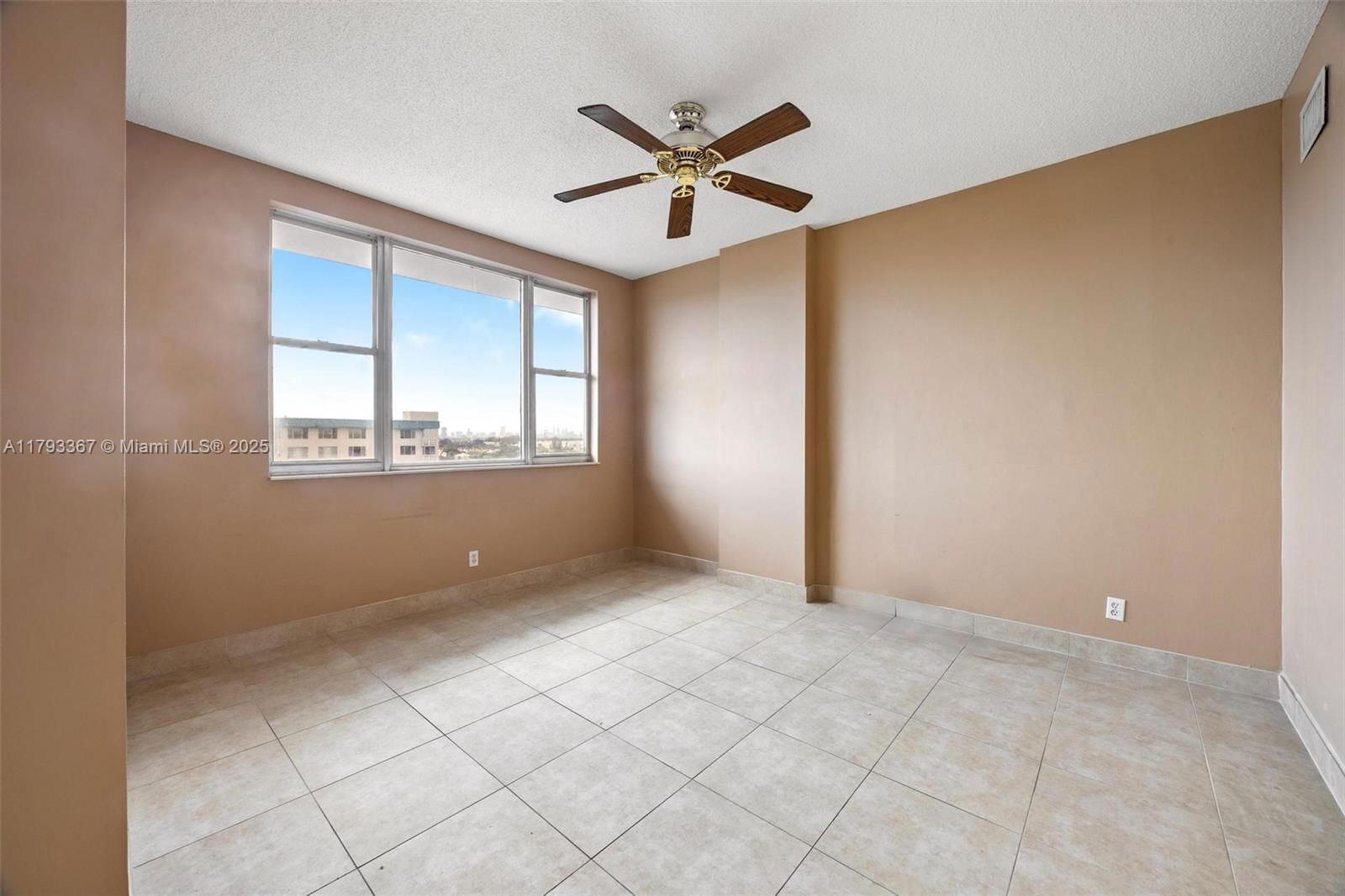 Real estate property located at 4350 Hillcrest Dr #1016, Broward, Hillcrest East No 22 Cond, Hollywood, FL