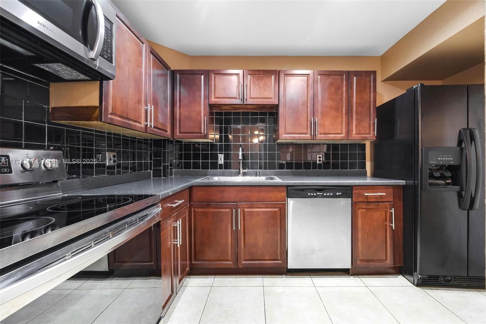 Real estate property located at 4350 Hillcrest Dr #1016, Broward, Hillcrest East No 22 Cond, Hollywood, FL