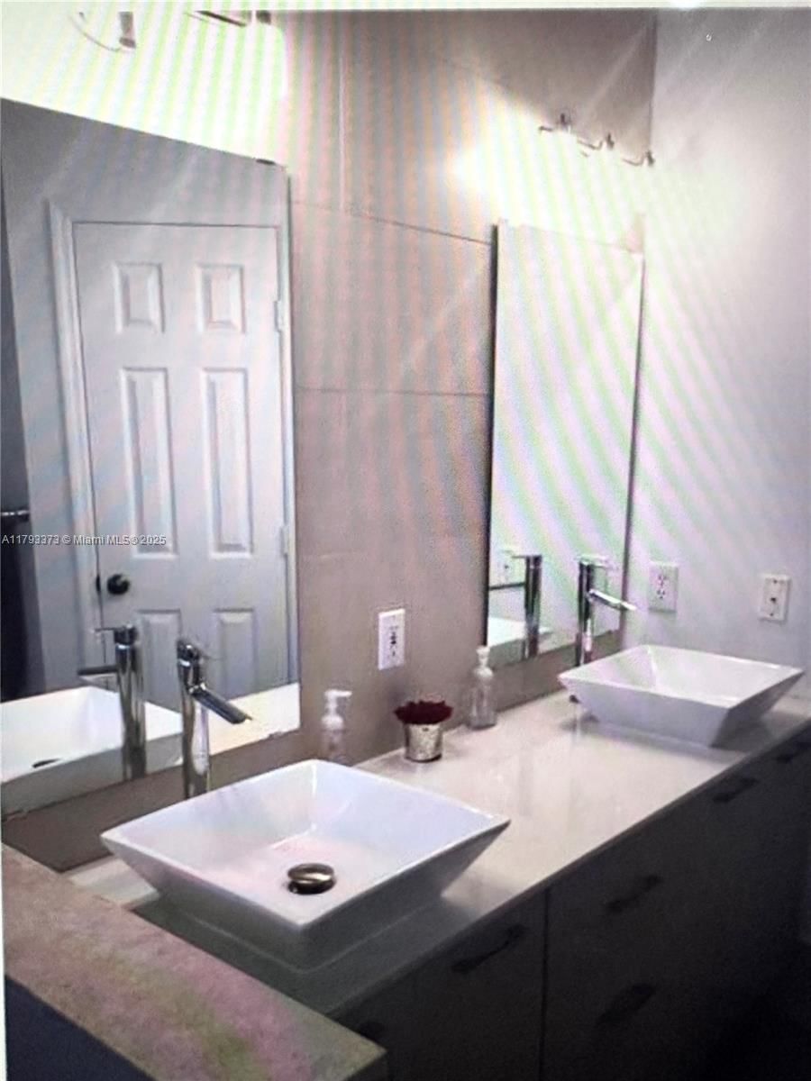Real estate property located at 6558 113th Pl, Miami-dade, Doral Isles Riviera, Doral, FL