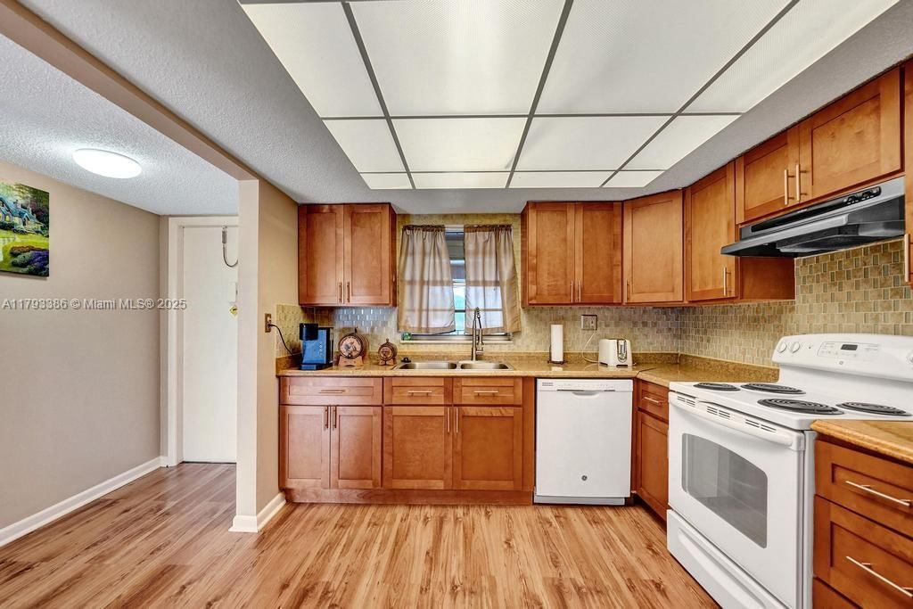 Real estate property located at 5100 90th Ave #208, Broward, Baffy Woods Condo, Cooper City, FL