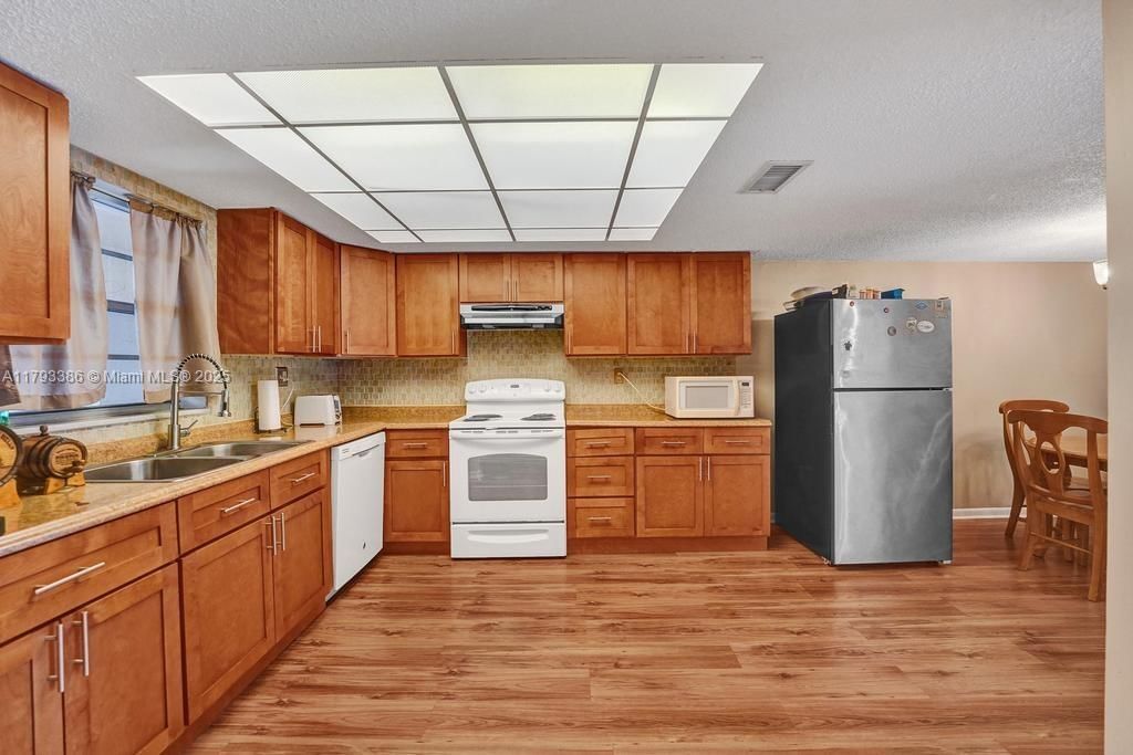 Real estate property located at 5100 90th Ave #208, Broward, Baffy Woods Condo, Cooper City, FL