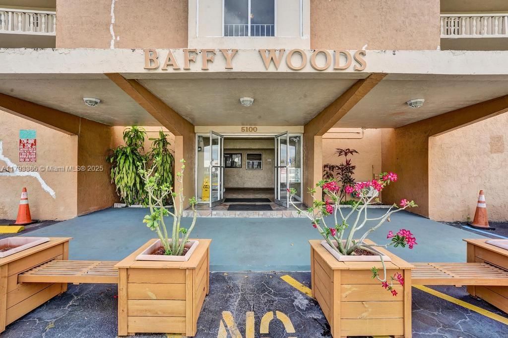 Real estate property located at 5100 90th Ave #208, Broward, Baffy Woods Condo, Cooper City, FL