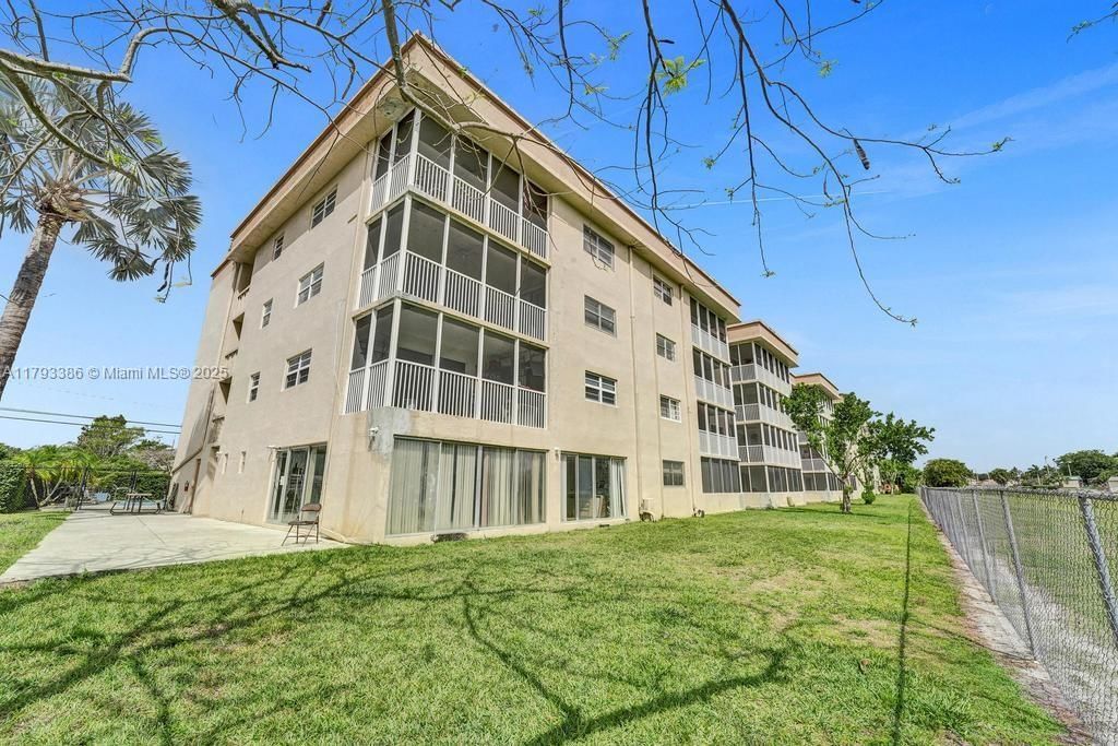 Real estate property located at 5100 90th Ave #208, Broward, Baffy Woods Condo, Cooper City, FL
