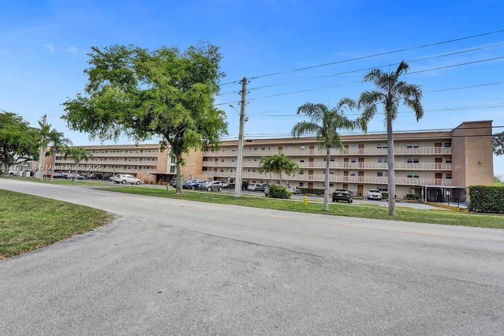 Real estate property located at 5100 90th Ave #208, Broward, Baffy Woods Condo, Cooper City, FL