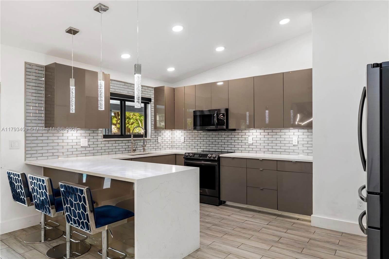 Real estate property located at 20402 130th Ct, Miami-dade, Valencia Grove, Miami, FL