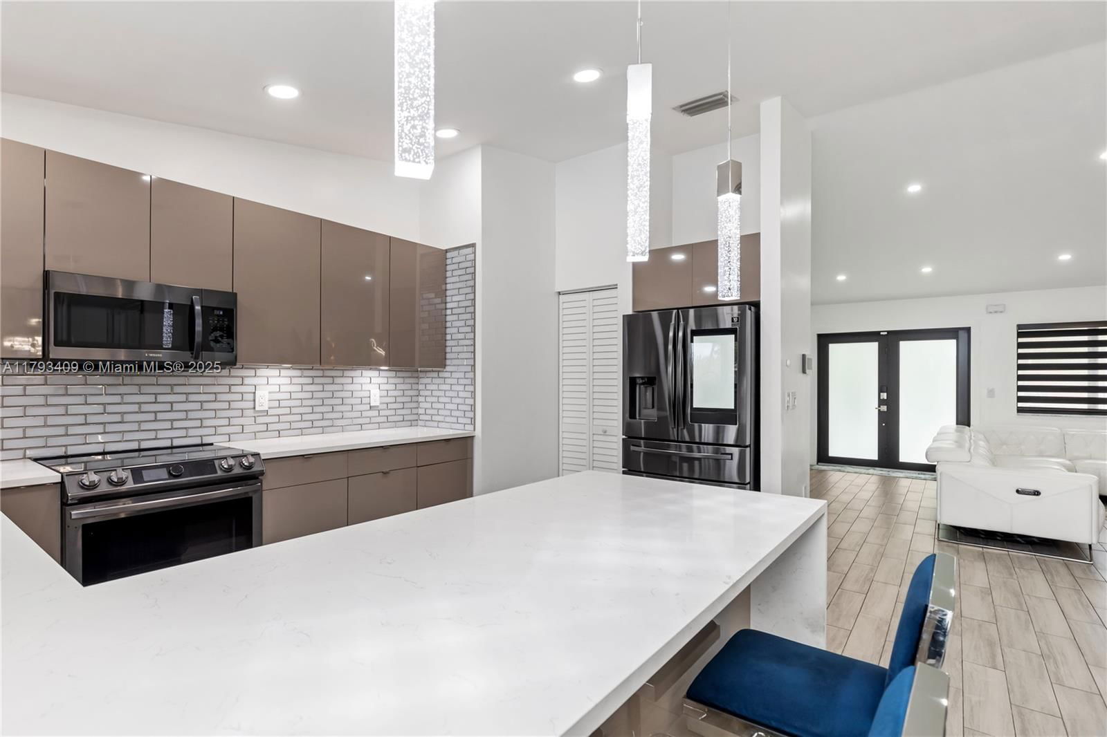 Real estate property located at 20402 130th Ct, Miami-dade, Valencia Grove, Miami, FL