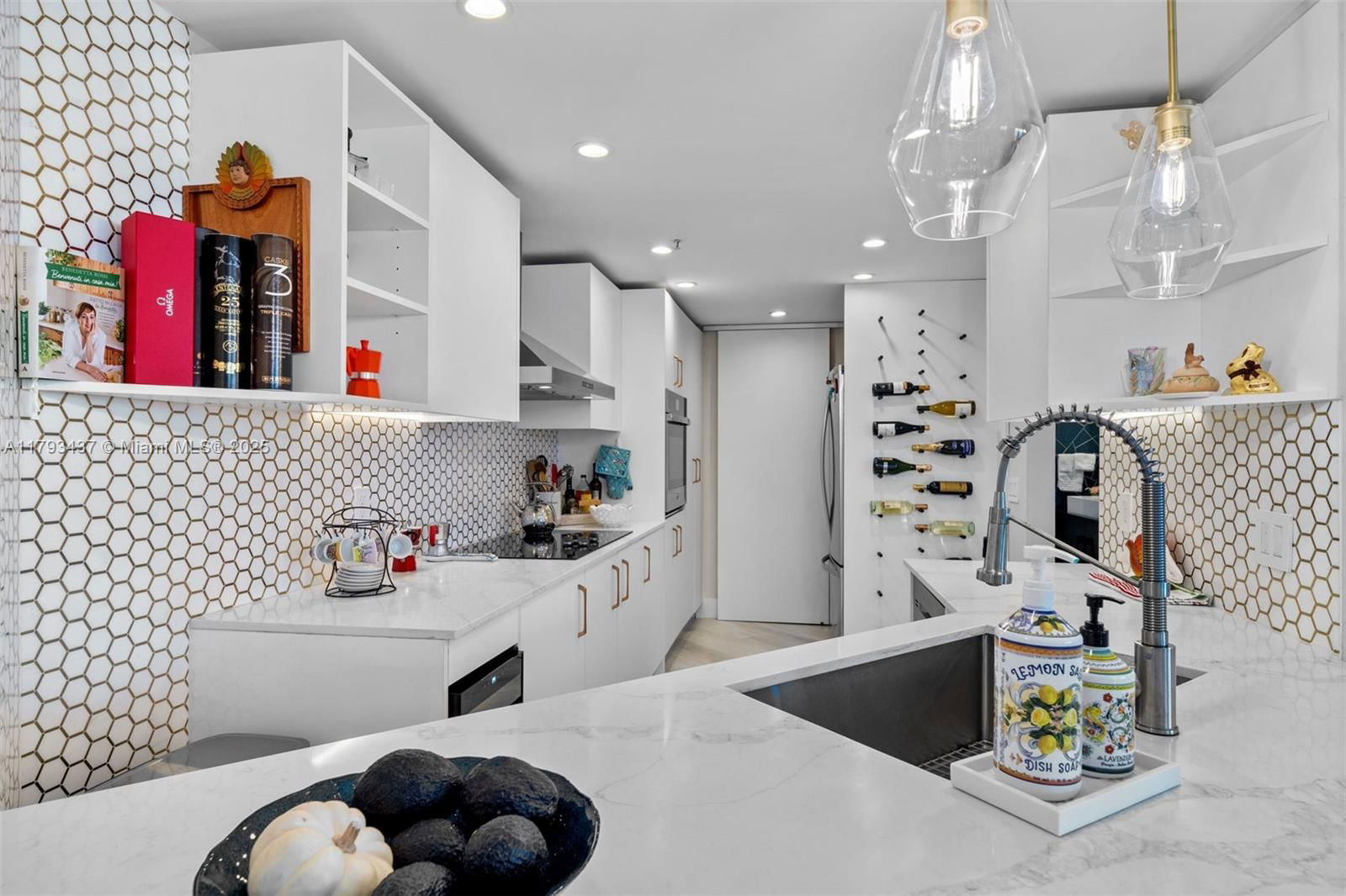 Real estate property located at 701 Brickell Key Blvd #1812, Miami-dade, Courvoisier Courts Condo, Miami, FL