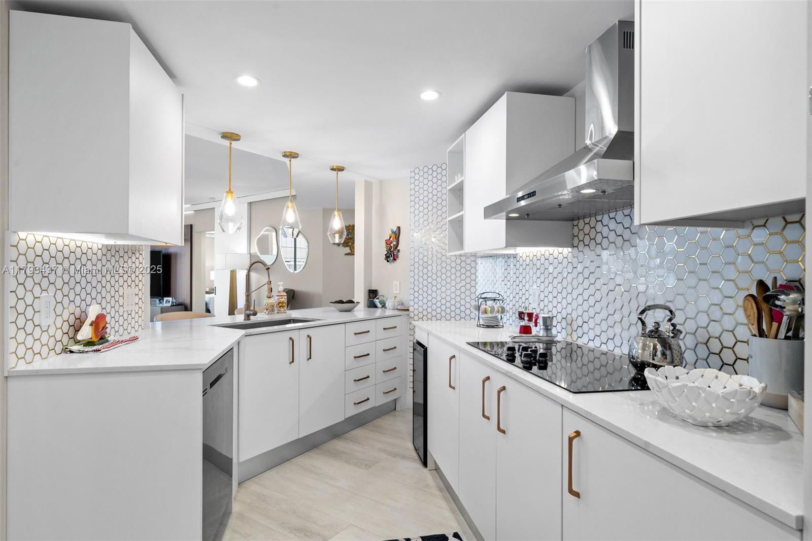 Real estate property located at 701 Brickell Key Blvd #1812, Miami-dade, Courvoisier Courts Condo, Miami, FL