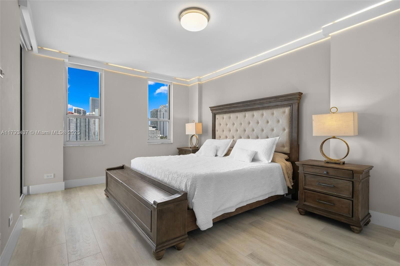 Real estate property located at 701 Brickell Key Blvd #1812, Miami-dade, Courvoisier Courts Condo, Miami, FL