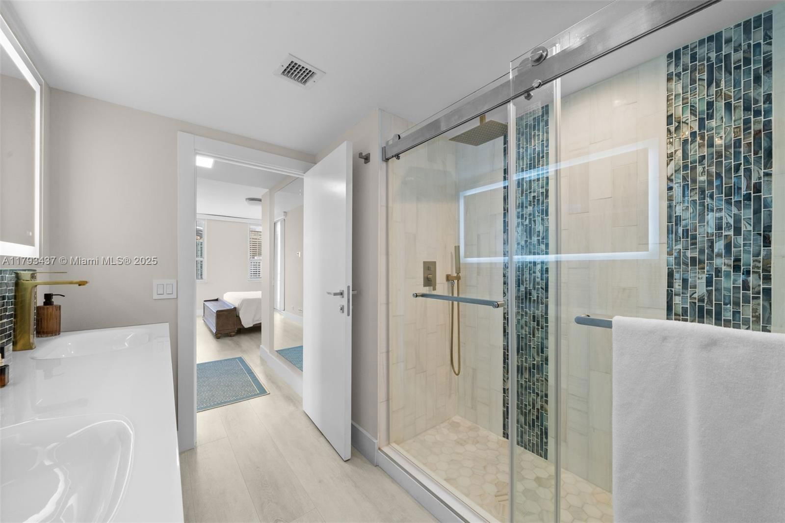 Real estate property located at 701 Brickell Key Blvd #1812, Miami-dade, Courvoisier Courts Condo, Miami, FL
