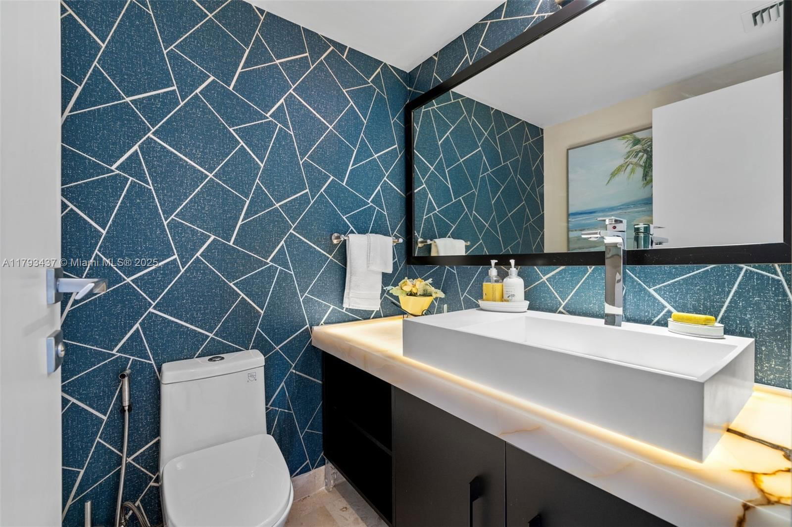 Real estate property located at 701 Brickell Key Blvd #1812, Miami-dade, Courvoisier Courts Condo, Miami, FL