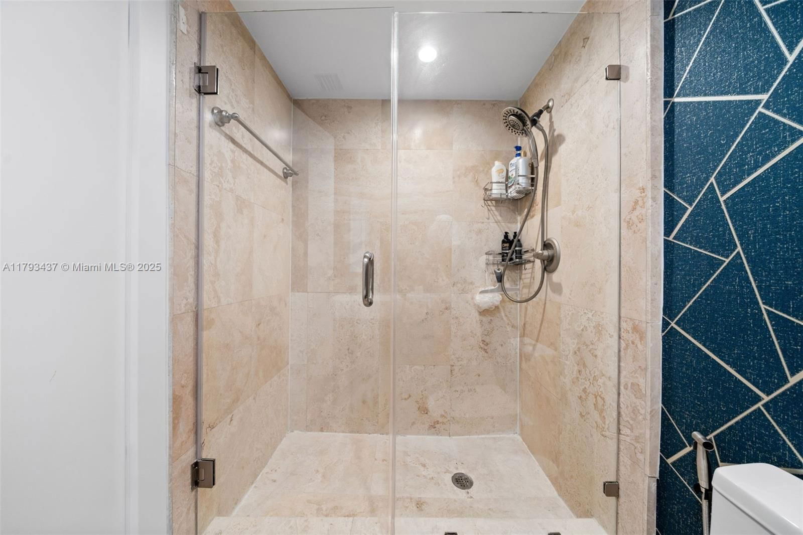 Real estate property located at 701 Brickell Key Blvd #1812, Miami-dade, Courvoisier Courts Condo, Miami, FL
