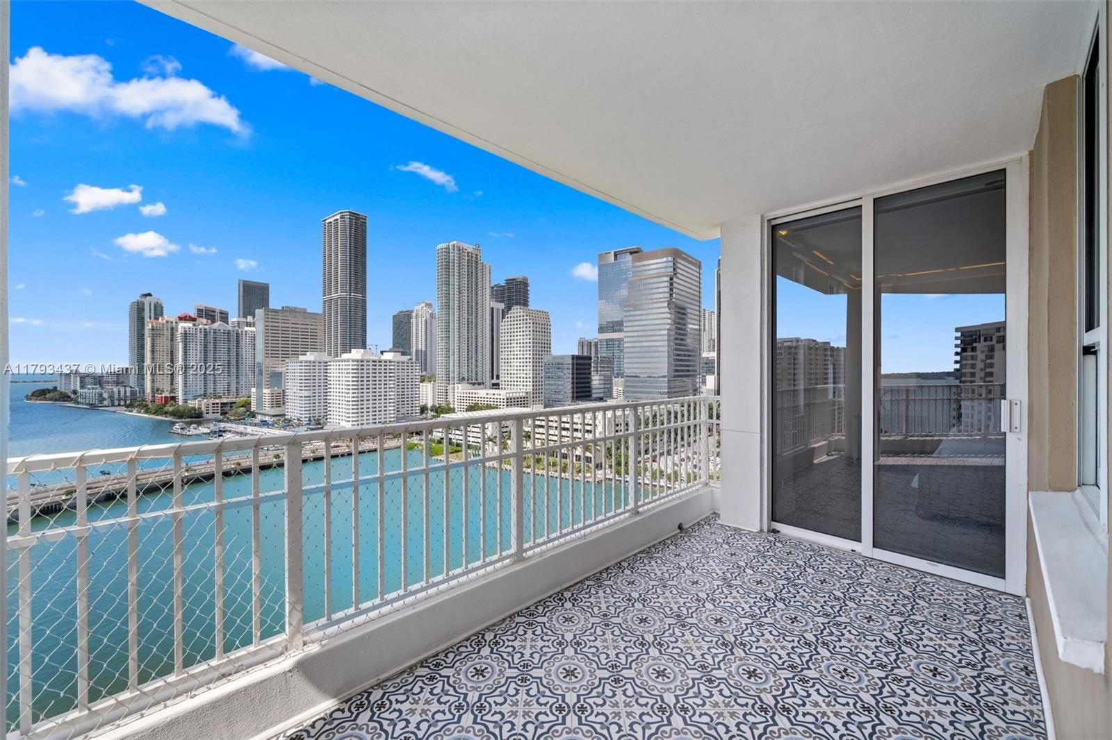 Real estate property located at 701 Brickell Key Blvd #1812, Miami-dade, Courvoisier Courts Condo, Miami, FL