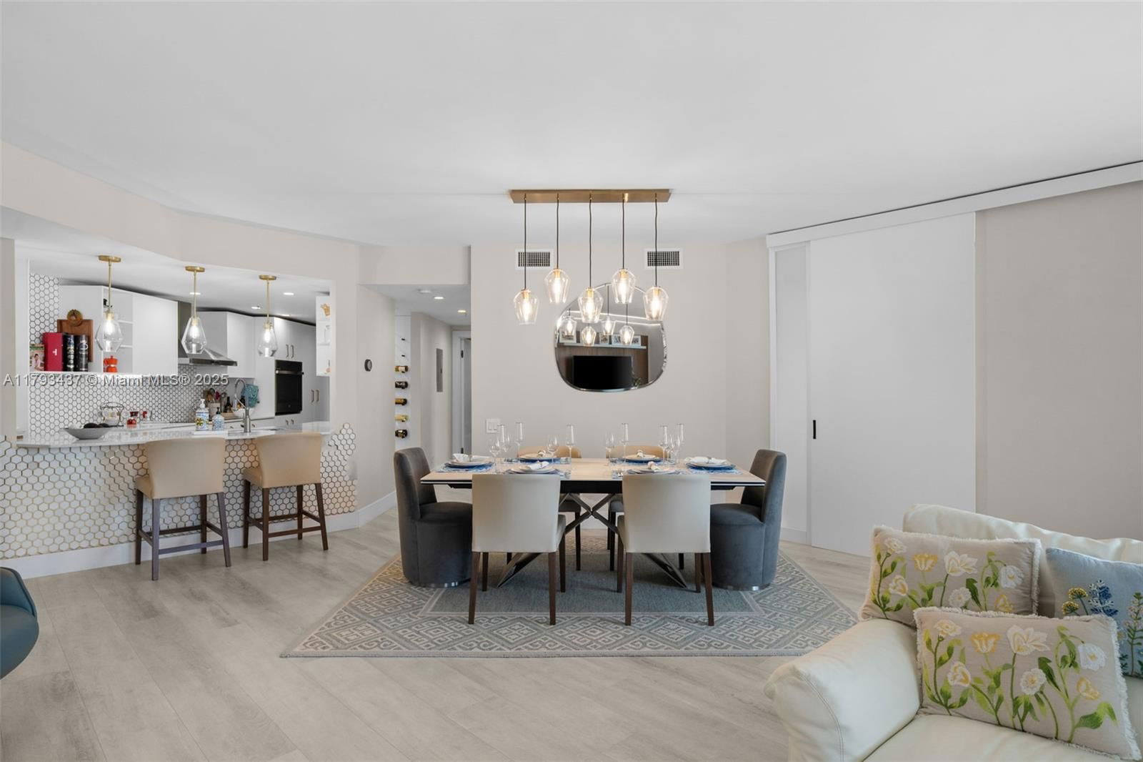 Real estate property located at 701 Brickell Key Blvd #1812, Miami-dade, Courvoisier Courts Condo, Miami, FL