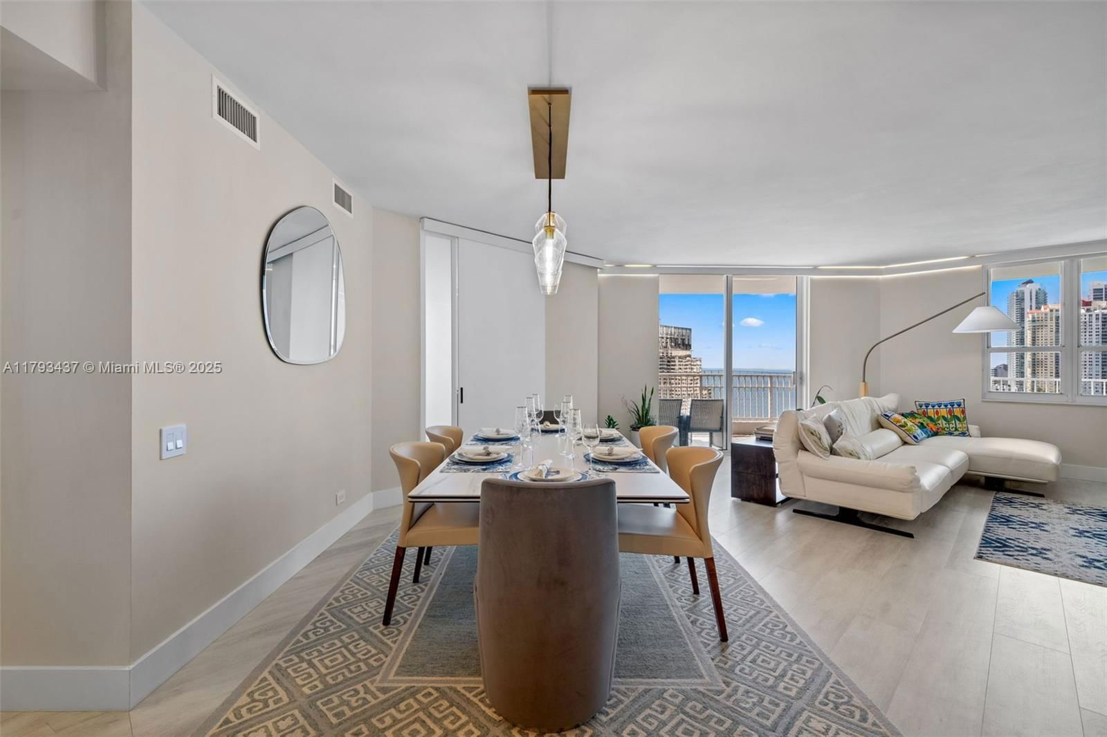 Real estate property located at 701 Brickell Key Blvd #1812, Miami-dade, Courvoisier Courts Condo, Miami, FL