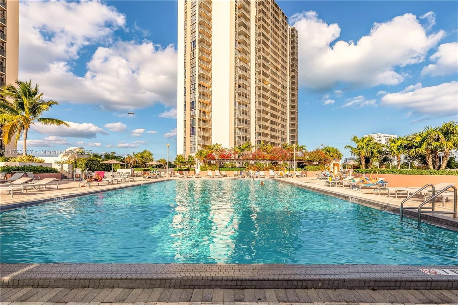 Real estate property located at 20379 Country Club Dr #2336, Miami-dade, Coronado Condo- Tower Ii, Aventura, FL