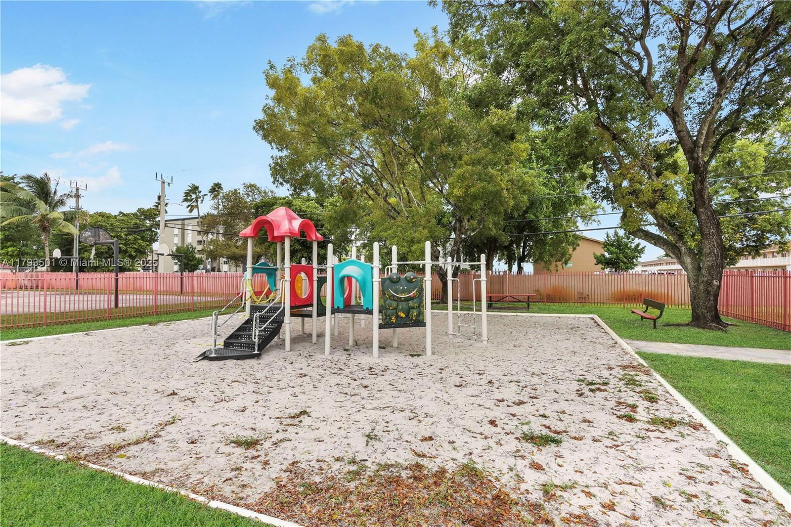 Real estate property located at 6291 24th Ct #102-6, Miami-dade, Lago Grande Condo Six-a, Hialeah, FL